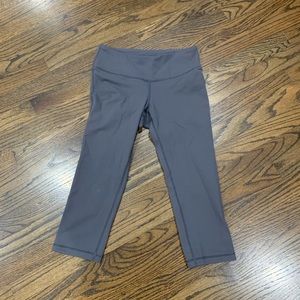 New 2XU Women’s Capri Tights in Gray Size XS